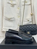 厂价 CHANE*｜小香24k新品爱心 双C扣厚底乐福鞋 本期最爱的厚底乐福鞋 真的火到哪哪都断货 一鞋难求啊！ 香奶奶是懂女生的、谁不喜欢爱心呢。 可可爱爱又