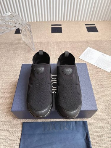 Dior 迪奥B30 系列 Countdown 针织飞织 休闲 运动鞋 这款 B30 Countdown 低帮运动鞋是别具一格的经典新品 时尚而富有运动风范 套