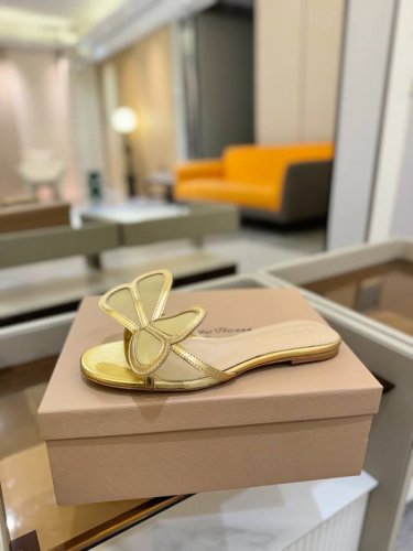 价格P： {拖鞋系} Gianvito Rossi 2025 这款高跟拖鞋 极简主义的 Elle、Gianvito Rossi 秉承了其传统意大利工艺，专注精巧