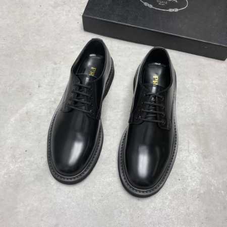 prada 普拉达 厚底正装出货 专柜同款 懂货的赶紧下手！新款男士休闲皮鞋 进口雾面开边珠 拼接缝制工艺 柔软舒适不起皱褶 德比鞋型优雅大气 加厚重工打造 高 - 点击图像关闭