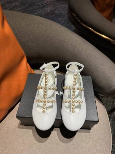 chanel 香奈儿 小香24p新品 珍珠玛丽珍单鞋 上脚真的不要太好看 简直无敌了 鞋面采用定制进小羊皮 内里垫脚为混种羊皮 意大利进口牛皮大底 size 3