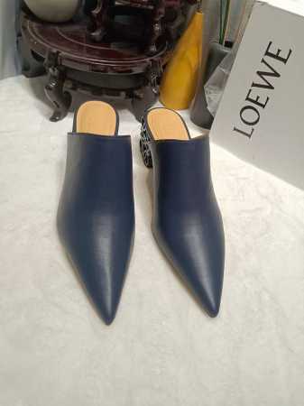 罗意威Loewe 火爆新款 配合整体原版楦型，时尚而个性好穿 颜色超赞 面料:进口牛皮。黑 白 兰 内里：水染牛皮 垫脚：水染牛皮 大底：原版真皮大底 跟: 烤 - 点击图像关闭
