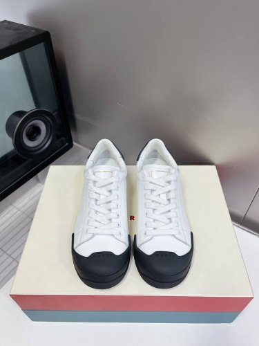 冲量价: MARNI玛尼DADA BUMPER系列 休闲 运动鞋 贝壳头 饼干鞋 小白鞋 在鞋子的前后都搭载了橡胶保护层，一方面增加了鞋子的耐磨性，另一方面 M