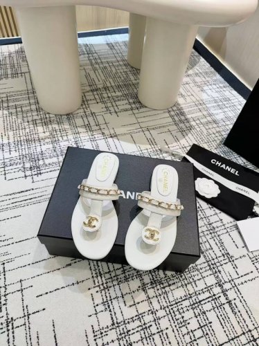 顶级版本 Chanel香奈儿 2025春款 专柜顶级双C凉鞋 这款经典设计；不平凡的双C拥入了多种配色元素 多元化混搭非常好看百搭，上脚非常轻巧 舒适超级秀气优