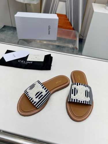 黑白条纹 出厂价p Celine paris 拖鞋！ 这一季的赛琳又让我重新爱了它一次这季节美鞋太多 这款凉拖真是无敌好搭配！设计搭配经典的 Logo 作为点缀