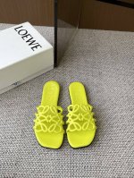Loewe 罗意威 25Ss 春夏新品拖鞋 简约设计感觉更干净优雅 让你念念不忘 颜色也很耐看 上脚瞬间气质十足气场 简直帅气有型 鞋面采用牛皮印花 内里羊皮垫