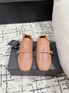 顶级版本Prada 普拉达 25 走秀款复古2扣单鞋爆款！走秀款 复古感时髦满满 随意百搭 时尚休闲 独到味道，人人都爱也轻松驾驭 每年都会爆.足以征服你，穿上