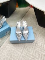 出厂价P Prada 25Ss 早春新款绝美尖头跟鞋 时尚界久违的极简之美 经典时尚配色 毫不费力的优雅风来袭 时髦 精致 绝美 包头尖头 开边珠外穿时尚气质简
