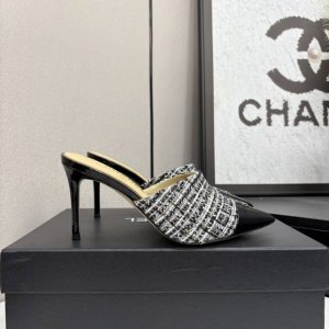 chanel 香奈儿 小香风2025经典款尖头高跟拼接半拖，鞋头双C Logo，优雅大方时尚元素在时尚圈地位越来越稳固 小香这一季全新色彩搭配，简约经典，刷爆各