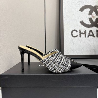 chanel 香奈儿 小香风2025经典款尖头高跟拼接半拖，鞋头双C Logo，优雅大方时尚元素在时尚圈地位越来越稳固 小香这一季全新色彩搭配，简约经典，刷爆各