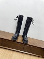 顶级版本 DIOR迪奥2024秋冬走秀新款不过膝绷带多扣骑士靴 今年最值得入手的靴子 没有之一！超多网红明星上脚.DIOR迪奥今年秋冬确实泰酷辣 秋冬限定款 专