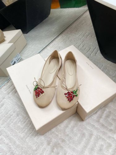 出厂 Simone Rocha 25Ss新款Sr平底透气玛丽珍单鞋芭蕾舞鞋 超级仙女范的玛丽珍芭蕾舞鞋，鞋子蛮有看点，透气网纱鞋面 搭配蝴蝶结丝带，设计一双让你