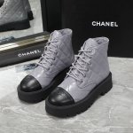 Chanel 24ss 早秋 专柜新款马丁靴 天花板顶级品质 这款靴子真的是小个子福星，厚底5cma 更精致一点 菱格鞋面 鞋头的暗花logo还有后跟的logo