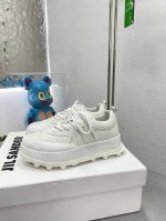 Jil Sander 厚底设计 运动鞋 独特厚底造型设计 雾蓝色牛皮 一脚蹬无拉链 家族品牌设计元素 面料选用优质头层牛皮 内里水染牛皮内里 跟型层次感设计 个