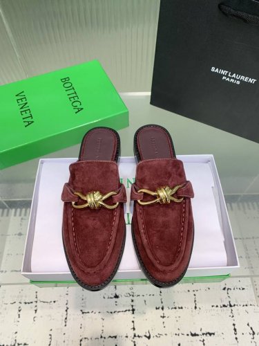 Bottega Venetabv结绳配饰乐福拖鞋 上脚轻松又时髦 穿上它 百搭又时髦 轻松穿出高级感 每一步都走出你的时尚新节奏 鞋面材质选用同原版的小牛皮材质