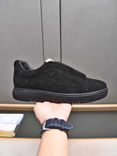 Armani 阿玛尼 时尚简洁男鞋 鞋面料采用进口磨砂牛皮压花+透气网羊里里。干净利落 时尚大方...防滑耐磨橡胶品牌大底 经典时尚百搭系列！品质看的见 码数3