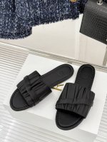 厂价 the Row25S春夏新品 褶皱懒人拖鞋 极简褶皱设计风格 日常随心搭配裙子 裤子 都无敌好看 鞋面采用原版定面料 内里垫脚混种羊皮 原意大利进口牛皮大