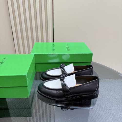 纯色 做旧擦色工艺 BOTTEGA VENET*女士Astaire乐福拖鞋 原版一比一做法 一致结绳皮扣卡其色 当今流行的又一趋势 天花板啦最全色百搭 精致平底