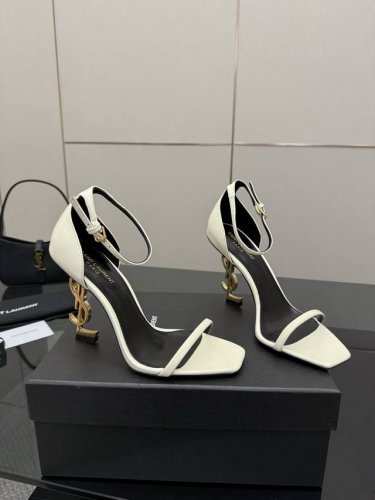 顶级版本 saint Laurent Ysl圣罗兰金属字母Logo高跟凉鞋 ysl姐姐的美丽尤物高跟鞋 又是人间圣罗兰 Rose同款的小方头 高跟鞋化很好修饰脚