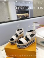 出厂 Loui& Vuitto&路易威登 法国代购新款驴牌 春夏首选 最新走秀款厚底凉鞋 香港原版购入一比一开模 今年的款式比去年增加了老花原素 显得更为大牌