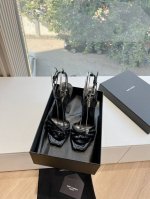 G988顶级品质Saint Laurent 圣罗兰坡跟鱼嘴凉鞋Lee金属钻链条尖头高跟鞋Ysl姐姐的美丽尤物高跟鞋 又是人间圣罗兰 Rose同款的高跟鞋化很好修