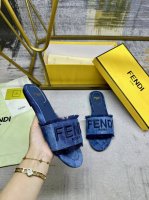 工厂p价 女装女鞋 运动原单 Fendi最新爆款宽带平底拖鞋 深蓝色牛仔布材质 饰有浅色撞色印花图案 同色丝绸牛皮垫脚 同色Fendi纱线刺绣 35-42码
