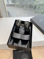 G988顶级品质Saint Laurent 圣罗兰坡跟鱼嘴凉鞋Lee金属钻链条尖头高跟鞋Ysl姐姐的美丽尤物高跟鞋 又是人间圣罗兰 Rose同款的高跟鞋化很好修