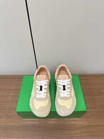 bottega Veneta｜Bv葆蝶家 25Ss新款 阿甘鞋 德训运动鞋 男码+10 Sneaker科技尼龙和绒面打造，灵感来自复古球鞋，全新演绎经典运动鞋， - 点击图像关闭