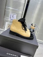 chanel 24K 秋冬专柜新款马丁靴 天花板顶级品质 这款靴子真的很火爆 厚底5Cma 更精致一点 显腿瘦 关键是上脚很舒服 鞋面 进口牛皮 内里 羊皮里