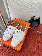 飞机盒10 代购版 Herme S Ss24 New Arrival～ H家24春夏kelly扣穆勒oz流苏半拖 经典鞋型 搭配流苏和kelly扣 ，很是精致好