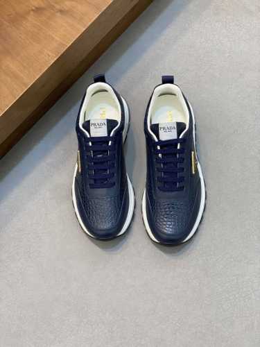 Prada 普拉达 -高端品质 原单 -鞋面：进口纳帕小牛皮、石头纹小牛皮、鞋身品牌金属扣件 -内里：水染牛皮 -大底：超轻tpu发泡 橡胶；双色成型大底 -超