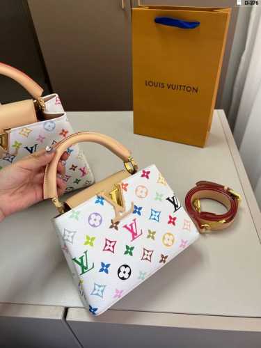 小 Lv路易威登超级百搭的手提包，手提斜挎超级实用，系运动与时装皆可 超大容量 D-376尺寸20×14 28×18 34×20折叠盒