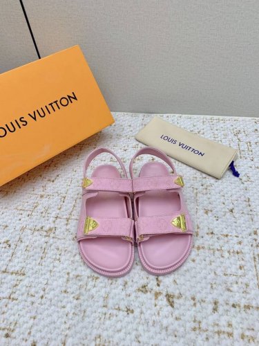 出厂 高版本 Louis Vuitton 路易威登 最新时尚休闲半凉鞋～代购级当季最新潮品 众多博主纷纷种草，入购原版开模定制 镂空组合设计与应用语言学硕士专业