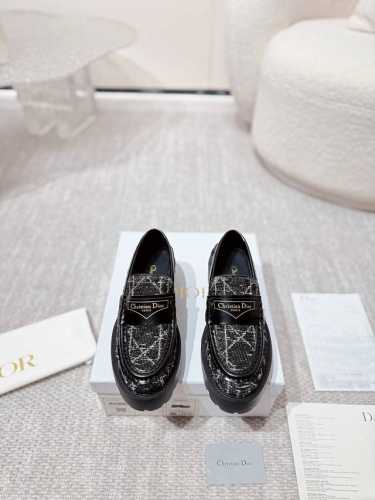 工厂p价 明星金智秀同款. Dior Chrono 迪奥. D家高版本24Ss年度专柜新品. 秋冬新款乐福鞋 顶级品质. 购入原版 精心打造 只为复刻原版一致