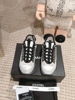 出厂价 顶级版本，地摊绕道！ Chanel香奈儿老爹鞋，男女情侣款 2024专柜顶级休闲款运动鞋 这款经典设计；鞋面多种工艺电绣的风格；大底却时尚运动；不平凡的