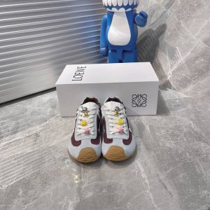 出厂390罗意威 Loewe 全新Flow Runner2.0系列新款走秀情侣款运动鞋 全新配色复古系列跑鞋 之前被他家种草的宝宝.这次的款式千万不要错过.轻便