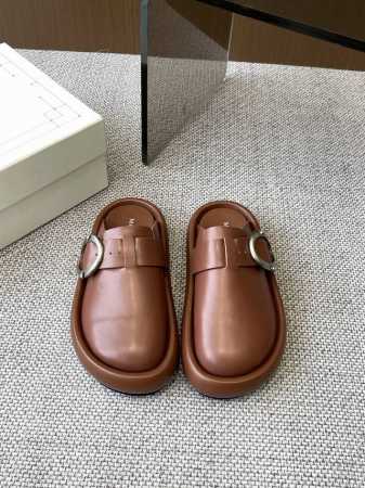 Alexander Mcqueen 25 春夏新款复古大头包头拖 勃肯拖 第一眼看到这个鞋子感觉不起眼，没有过多的装饰很简单 但带有点复古味呆萌可爱随意搭配都好 - 点击图像关闭