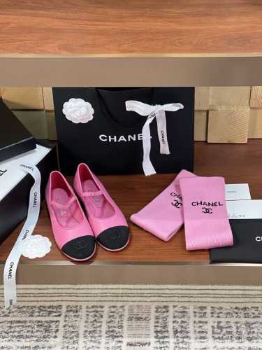 袜子25Chane※ 小香家24c新品new松紧一字带芭蕾平底鞋 代购级别！喜欢小香不需要理由 因为理由都隐藏在它迷人的设计里 软萌的玛丽珍 极为柔和的舒适性