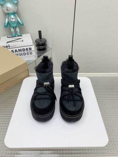 出厂 高版本 UG*G厚底迷你绑带款 可两种穿法 后绑带和前绑带 百搭厚底雪地靴 Ins韩女已经将厚底雪地靴如何穿法亮眼又不显臃肿诠释的很完美，不管是搭配浅色或