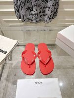 出厂 The Row Dune夹脚人字拖鞋 情侣装 The Row 2025早春系列展示了舒适自在的简约感穿搭 整双鞋子采购Zp开发打造，全部定制材料，独家开模