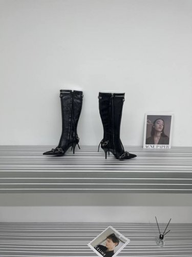 最高版出厂 白 粉 黄20 巴黎世家长靴金属钉LE cagloe机车靴 Balenciaga柳丁尖头侧拉链高靴 巴黎时装周重磅新品，海外各大博主相继大秀 金卡戴