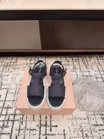 miumiu缪缪春夏走秀款饼干凉鞋，厚底松糕鞋 简约的运动板鞋设计，极具辨识度的鞋舌，打造佛系甜美的休闲风~~上脚气场十足随意搭配，长裙，短裙，短裤，穿出与众不