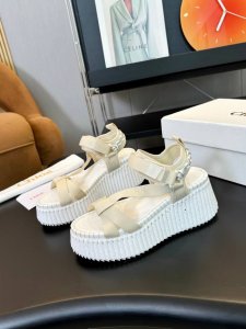 2024， ,蔻依Chloe专柜同步上市新款凉鞋，春夏款广升 风靡整个时尚圈以来，多色多款，这款面料使用织带.加四面弹，，质地清爽透气不焖脚 时尚简约范儿 女神