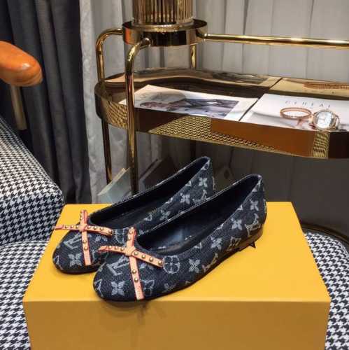 LV路易威登L家 驴牌monogram 浮雕经典单鞋 本季Waterfront 焕新回归 鞋面带压印路易威登标志性的 Monogram 图案。 面料: 品牌标志