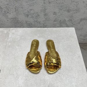 bottega Venet* 最新最经典猫跟凉鞋！扭结编织饰带 Ins&小红书巨多网红明星上身！上脚超性感！真的太美了！这款编织的鞋面超有高级感！高级穿着又仙女