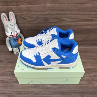 顶级版本Off-White Out Of Office 低帮滑板鞋情侣款北卡蓝。 Off-White箭头符号、Ziptie 标签、1Ogo印花等经典元素皆在此呈
