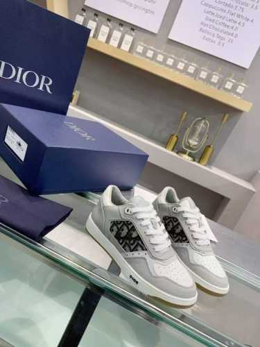 橙子出厂价p ，男码+10 Dior 迪奥 B27系列 运动鞋 滑板鞋 休闲鞋 情侣款 低帮# 这款运动鞋是该系列新品，延续经典款式。“Cd Icon”造型的鞋