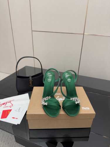 christianlouboutin路铂廷 Cl红底鞋‖ 全球限量！来自拉斯维加斯的祝福灵感来自拉斯维加斯的炫彩霓虹 手工制作，精致工艺收藏级作品 绝对吸睛的存