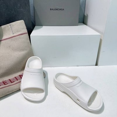 高品质出厂210！顶级品质 Balenciaga巴黎世家25春夏款最新橡胶一体拖鞋！原版开模注塑！ Pu发泡脚床，记忆回弹，脚感舒适。所有的材质与工艺原版100