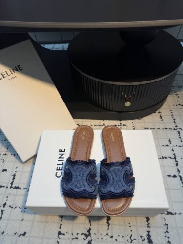 代购级别 Celin* 塞林凯旋门做旧平底拖鞋 简单舒服，干净利落，做旧牛仔真的太美啦 无论是单穿还是搭配阔腿裤，高街又复古一起来做Celine女孩 鞋面：原版